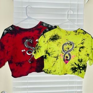 Set of two cropped graphic tees